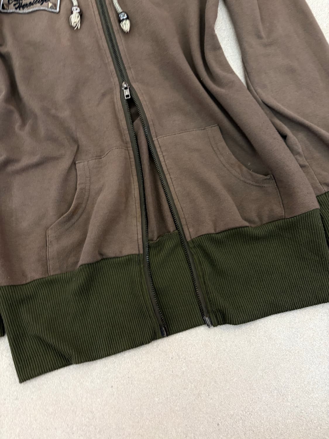 브라운 스터드 프린팅 투웨이 후드집업 상품이미지5