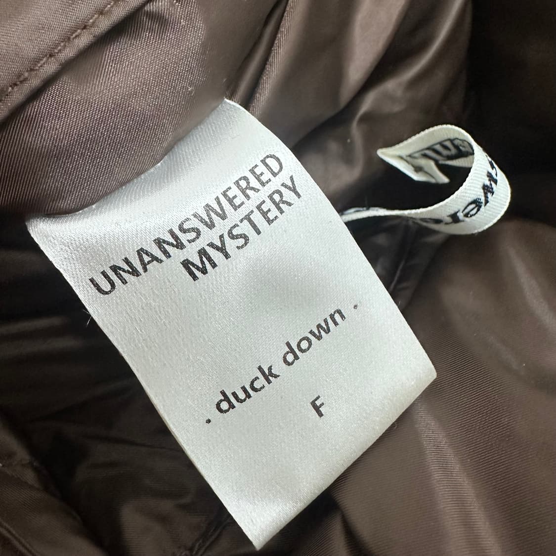 언앤써드 미스터리 여성 리버시블 양면 덕다운 패딩 브라운 F  상품이미지10