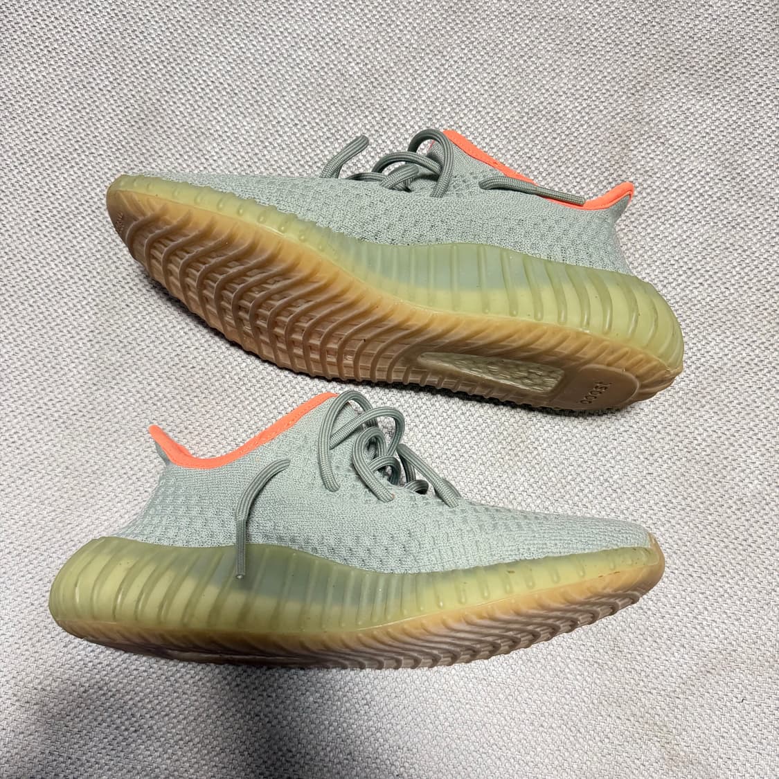 아디다스 이지 부스트 350 V2 데저트 세이지 상품이미지5