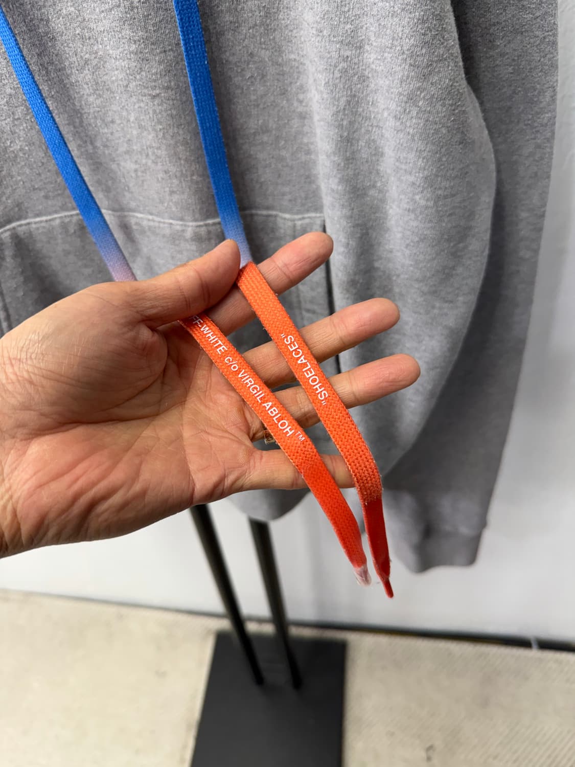 정품) 오프화이트 11주년 백 아크릴 후드티 M 상품이미지5