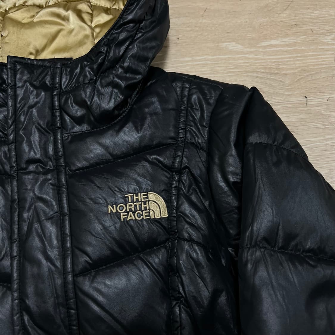 노스페이스 키즈 다운 550 하프돔 후드 패딩 점퍼 [블랙] 10-12세 상품이미지4