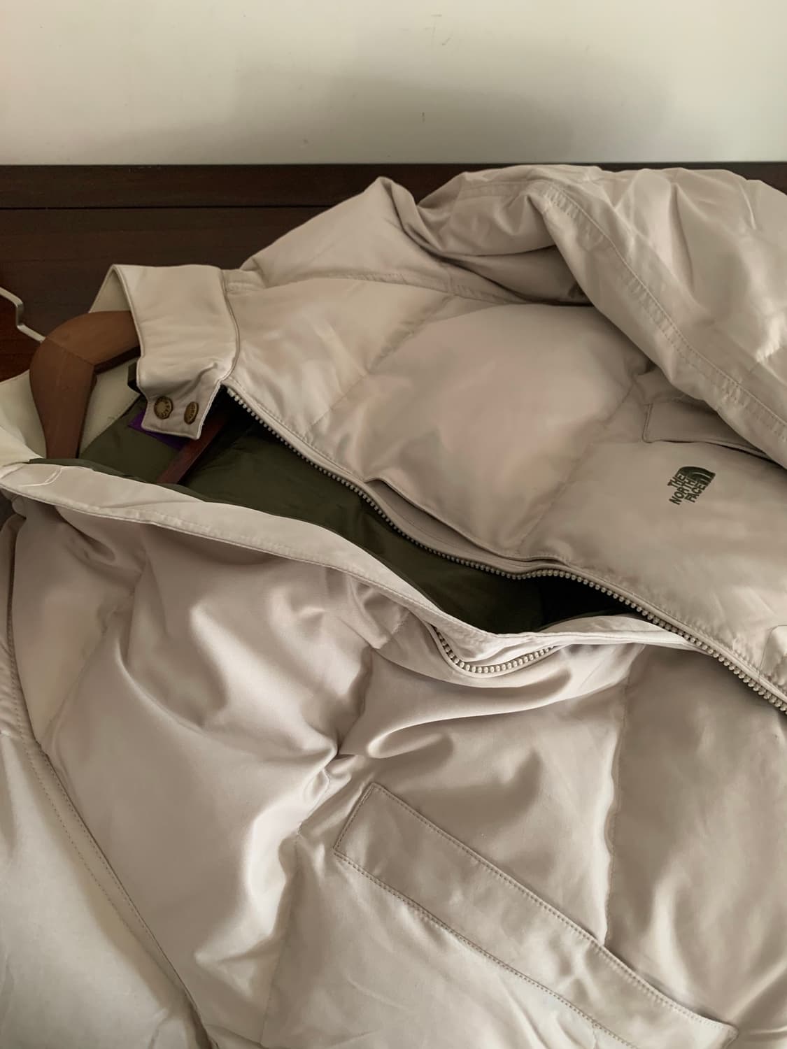 노스페이스 퍼플 로고 패딩 상품이미지4