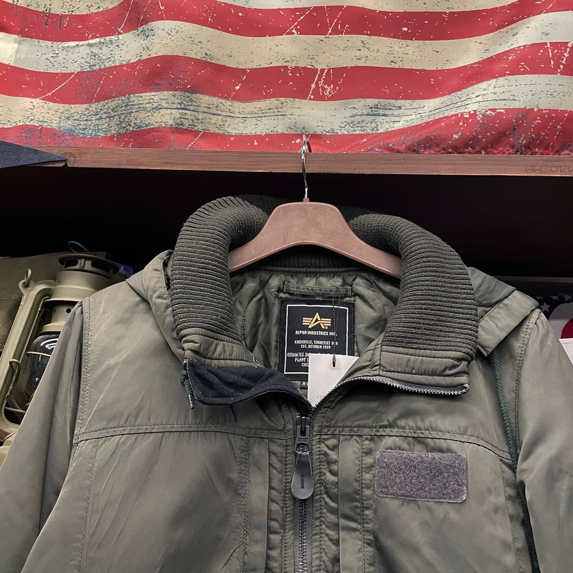 알파 인더스트리 MA-1 후드 탈부착 플라이트 자켓 밀리터리 상품이미지3
