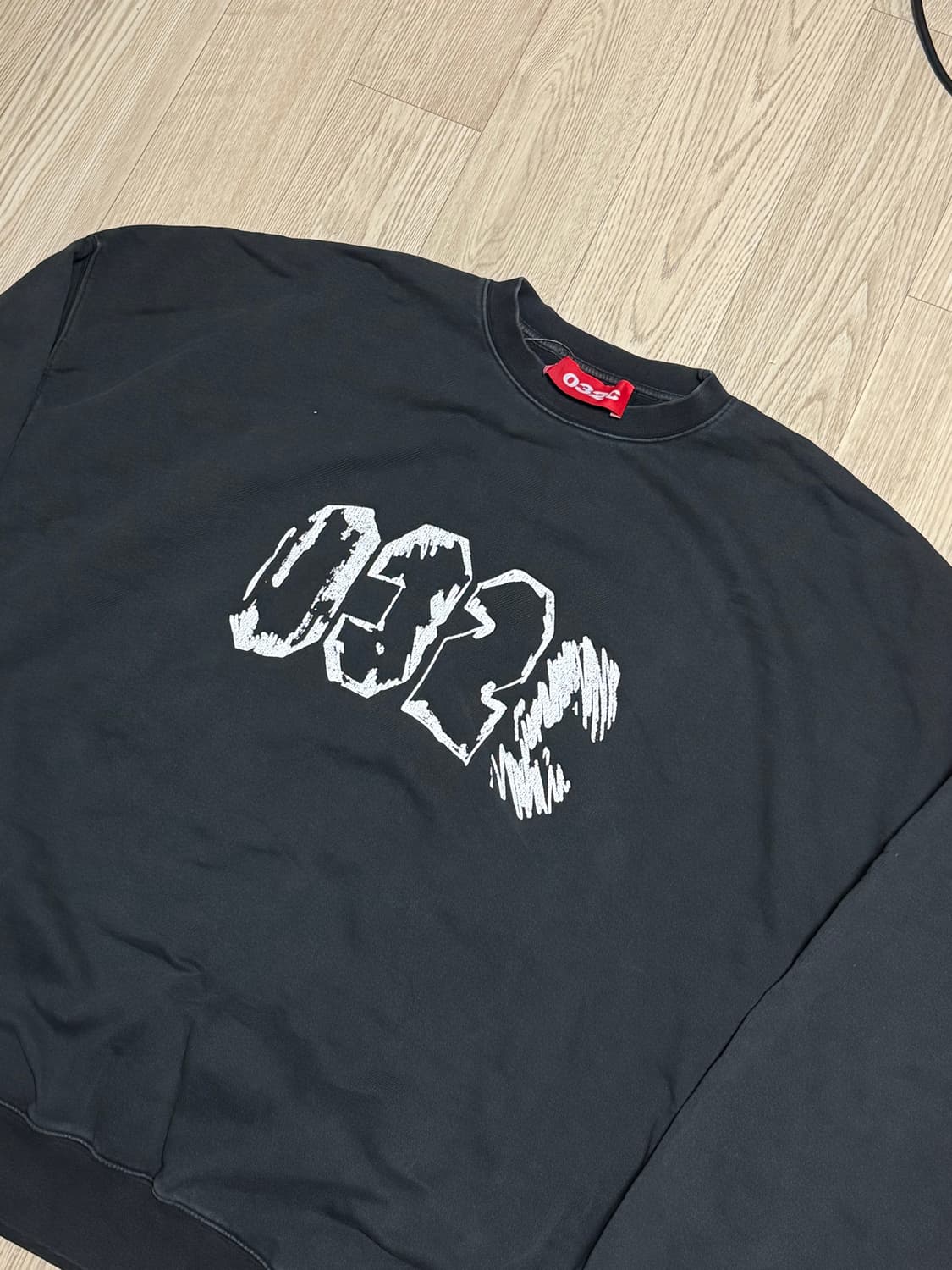 032c 오버사이즈 워시드 로고 스웻셔츠 블랙 상품이미지2