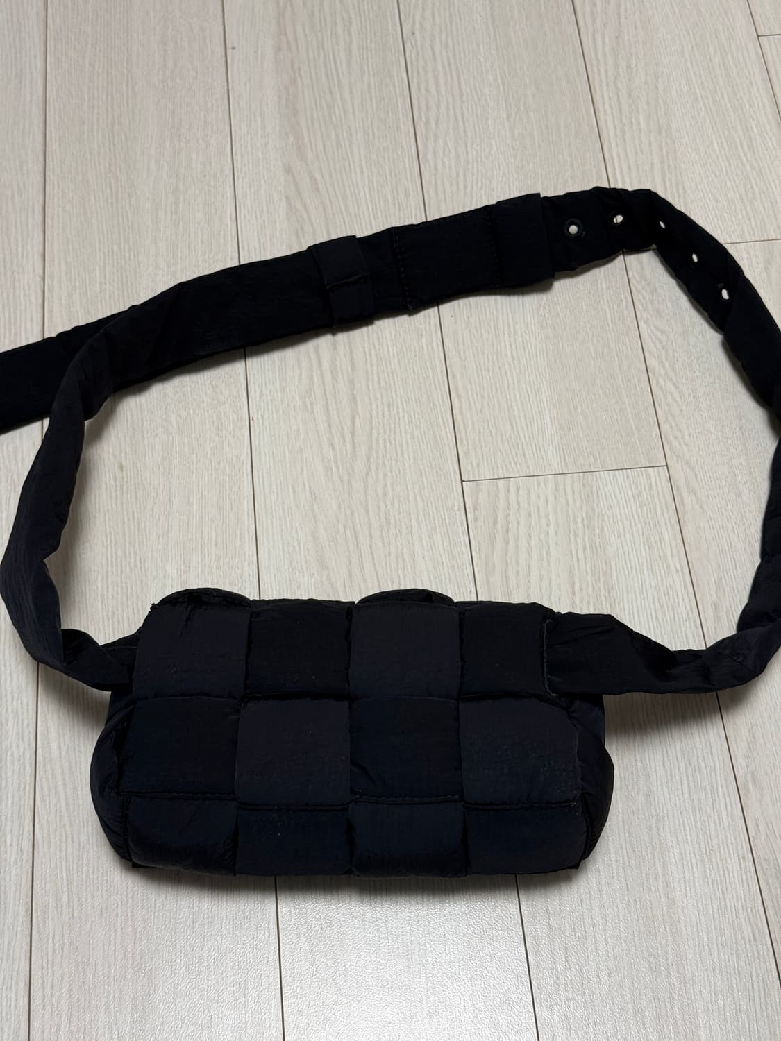 보테가베네타 카세트 미니 나일론 벨트백 블랙 상품이미지6