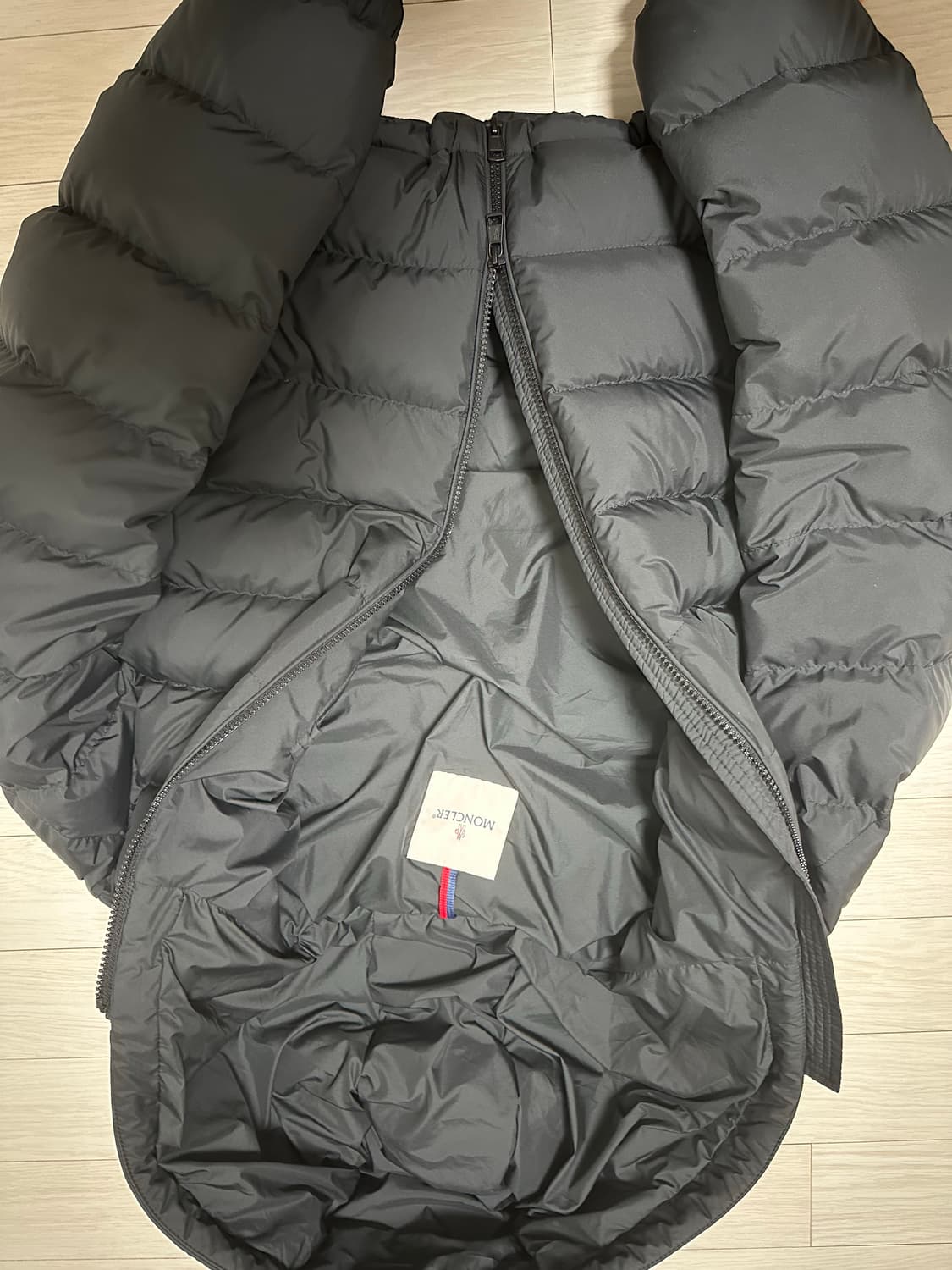 몽클레어 라브레아 후드 쇼트 다운 자켓 -25FW 상품이미지4