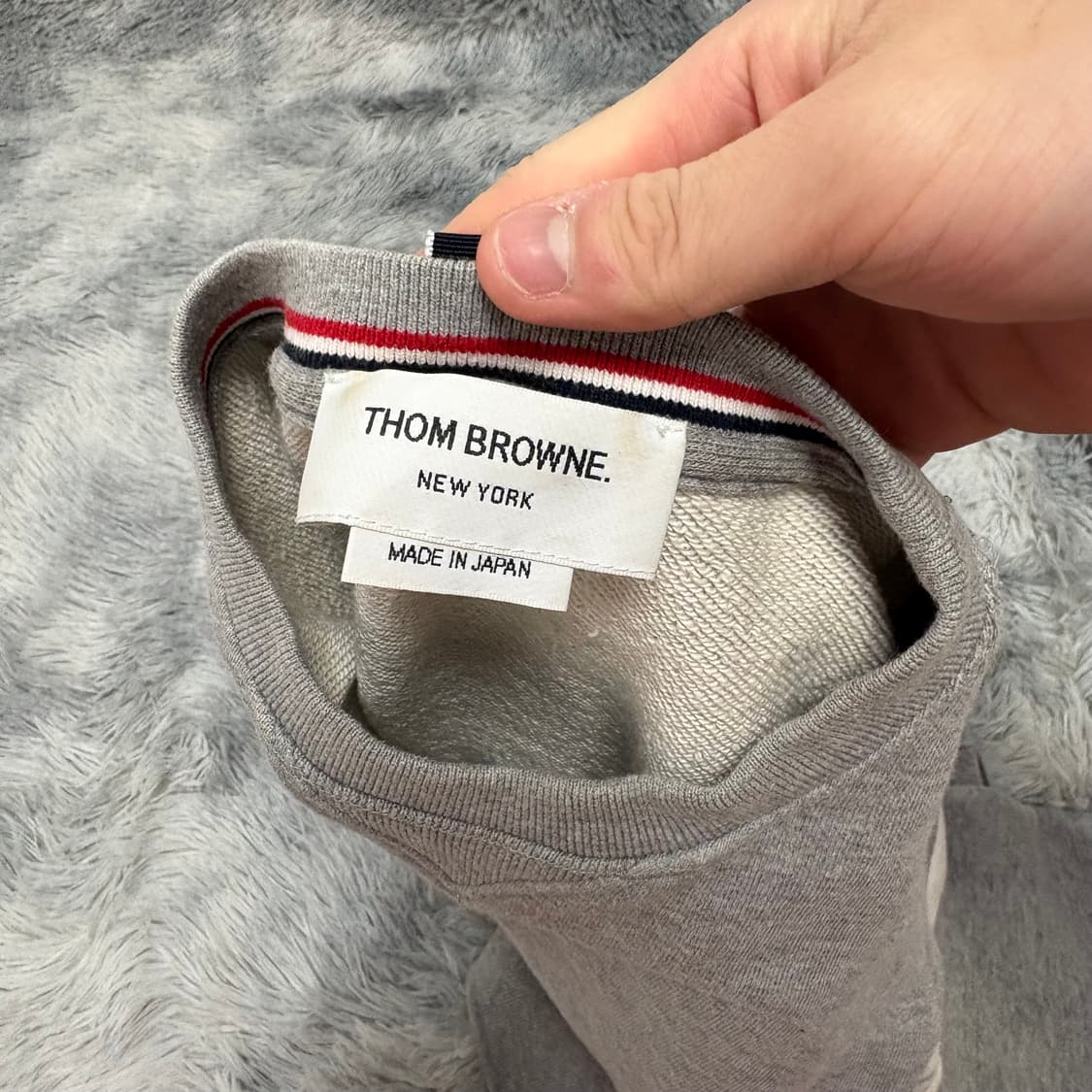 톰브라운 사선완장 맨투맨 그레이 1사이즈 상품이미지3