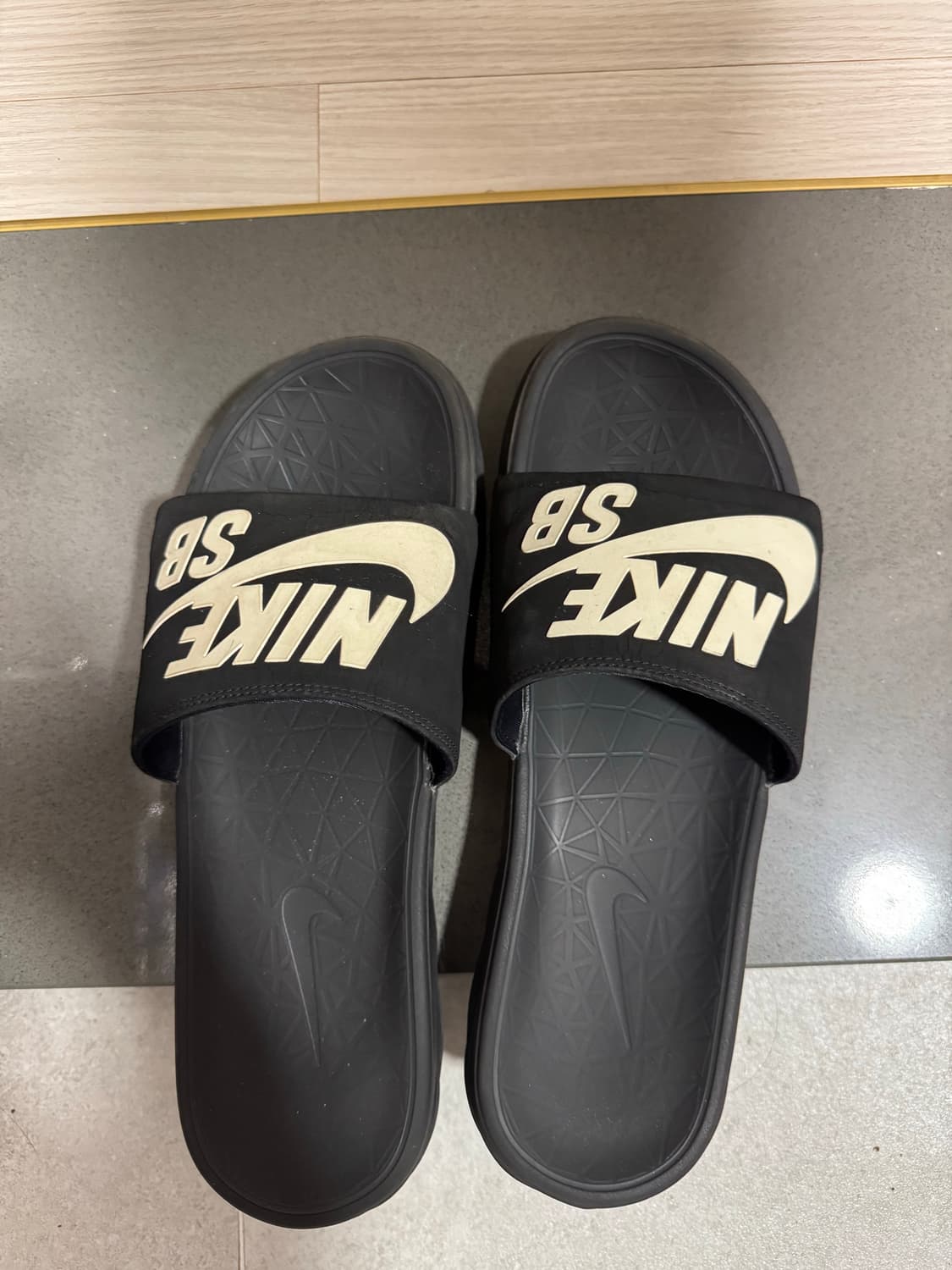 나이키 SB 슬리퍼 상품이미지1