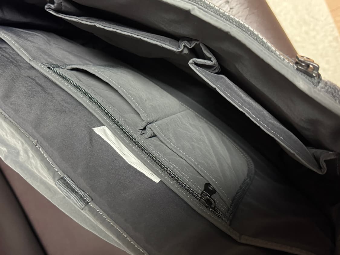 마지언타이틀 러너스백 [차콜] 상품이미지4