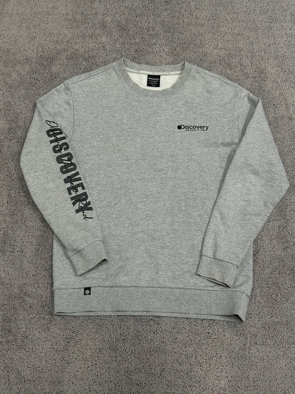 (90) 디스커버리 맨투맨 그레이 상품이미지1