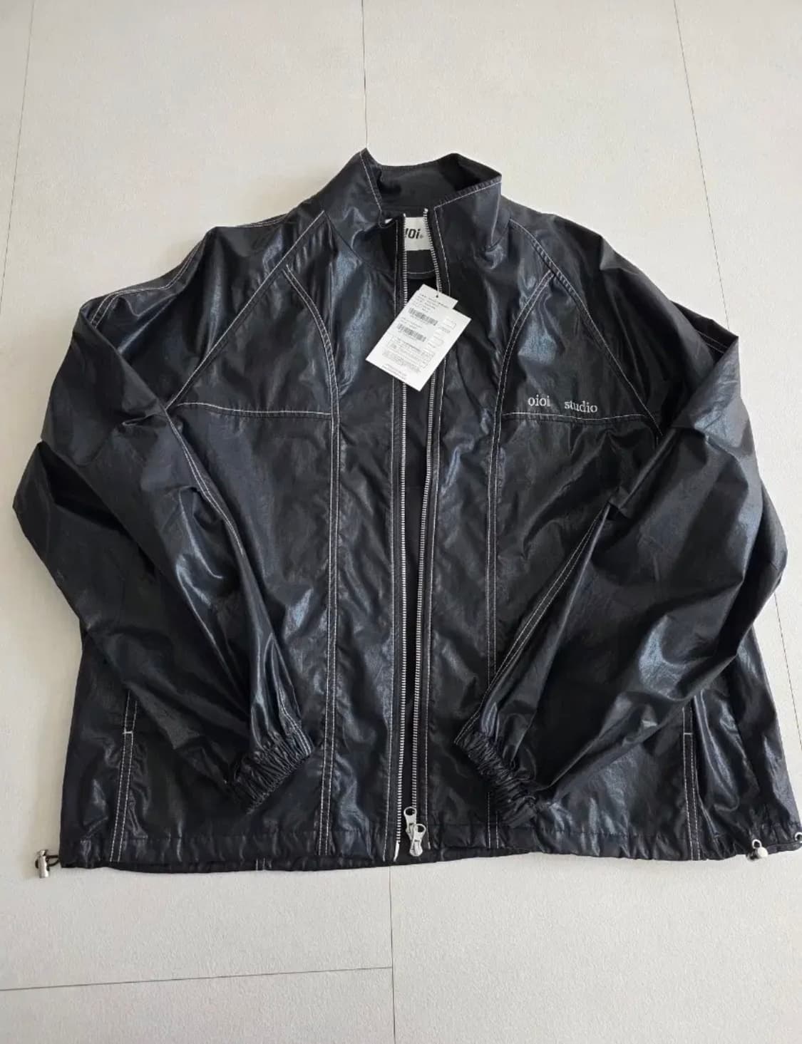 오아이오아이 유광 바람막이 M 새제품 상품이미지1