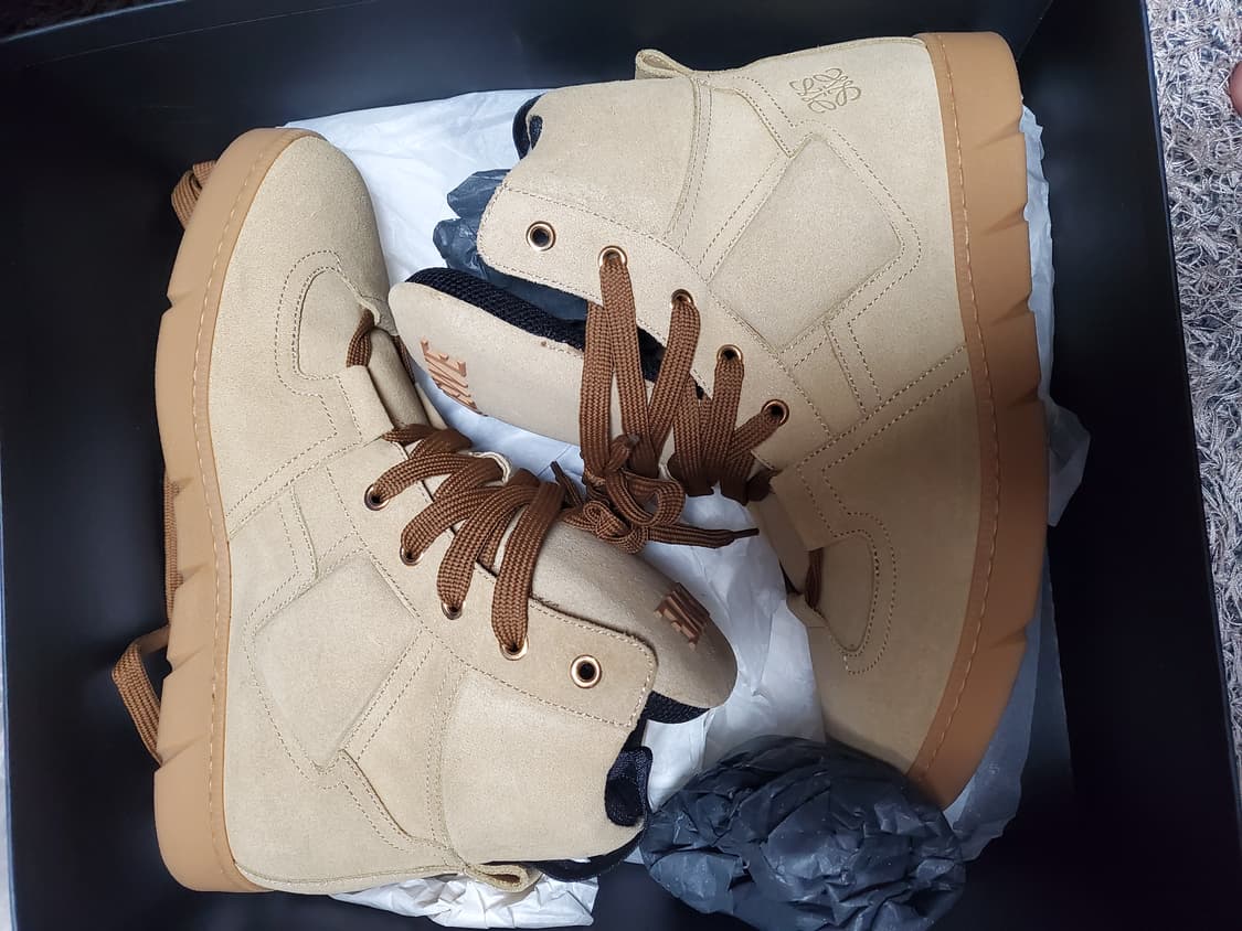 로에베 하이탑 스니커즈 베이지 디자인착샷참고 상품이미지2