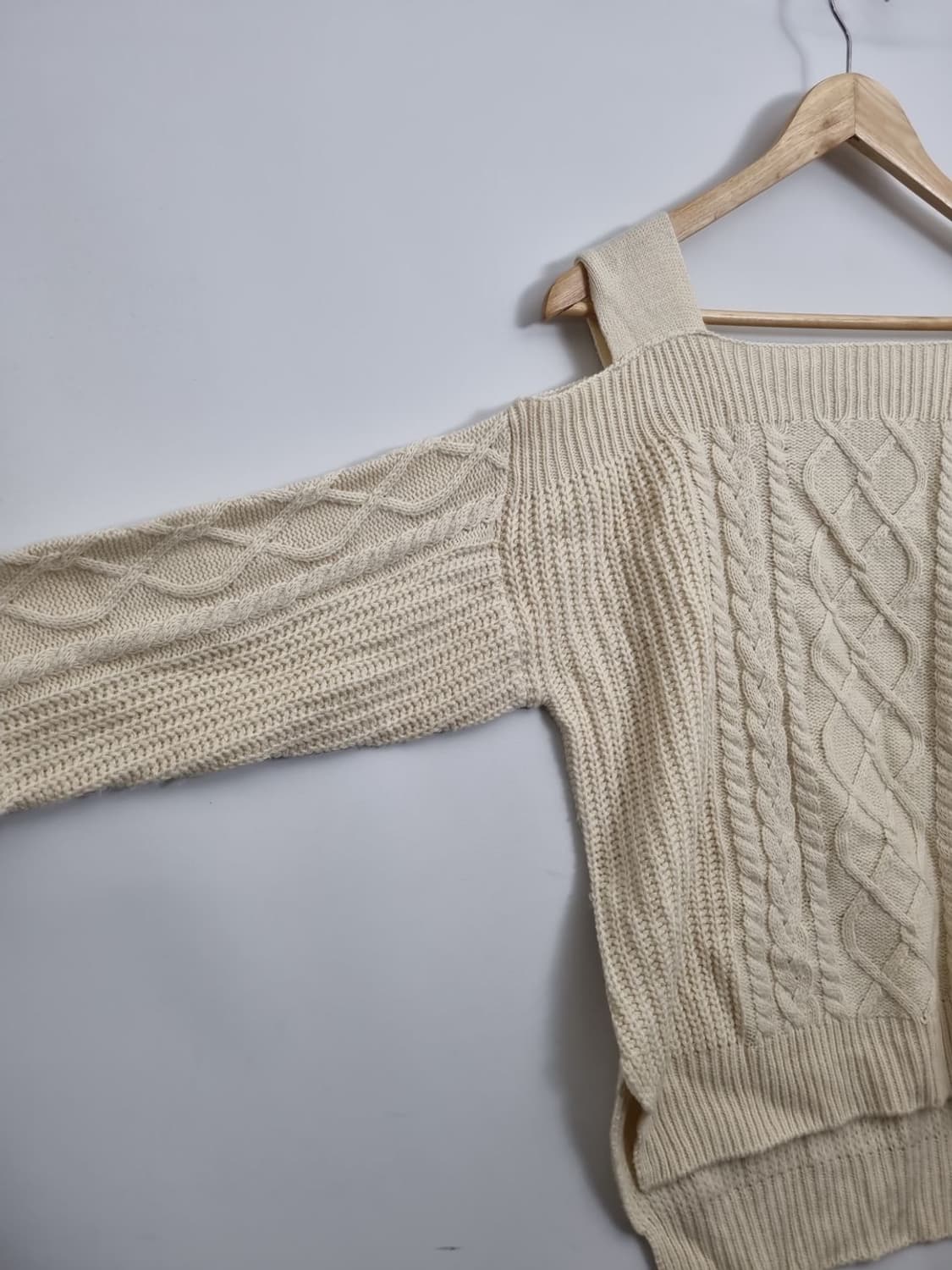 ONE WAY 꽈베기 오프숄더 니트  상품이미지7