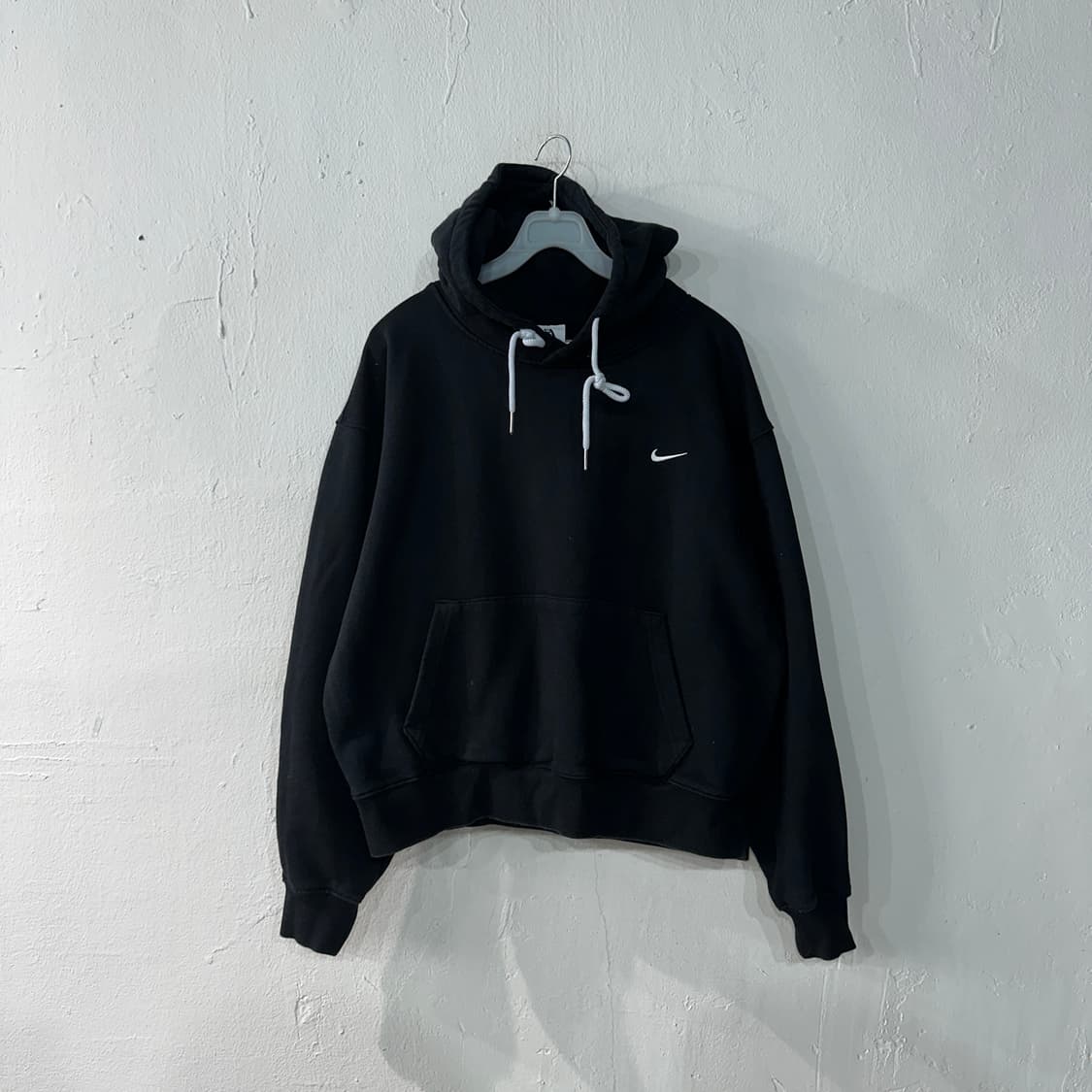 나이키 솔로스우시 검흰 후드티 여성M 상품이미지1