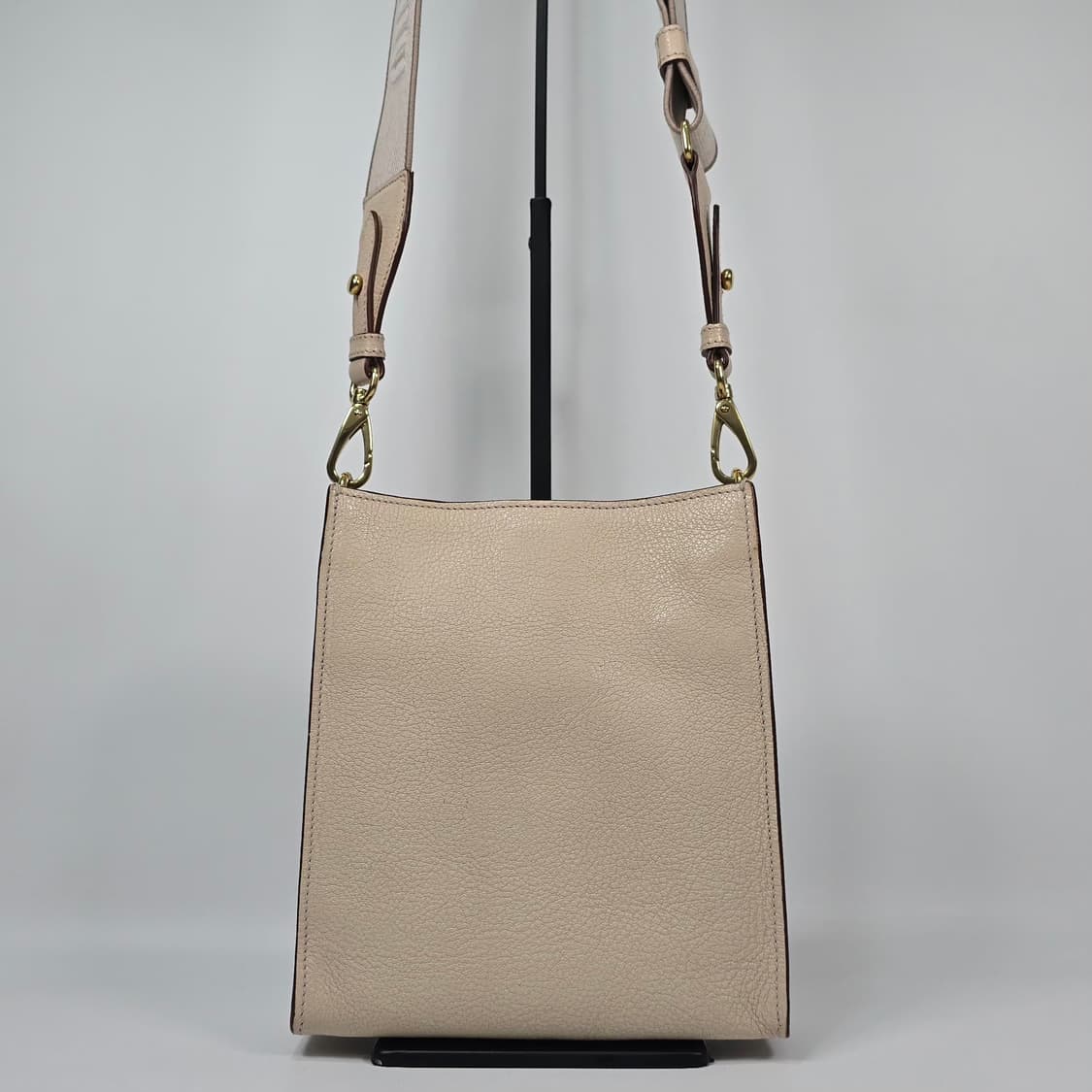 미우미우 마드라스 레더 숄더백 상품이미지3