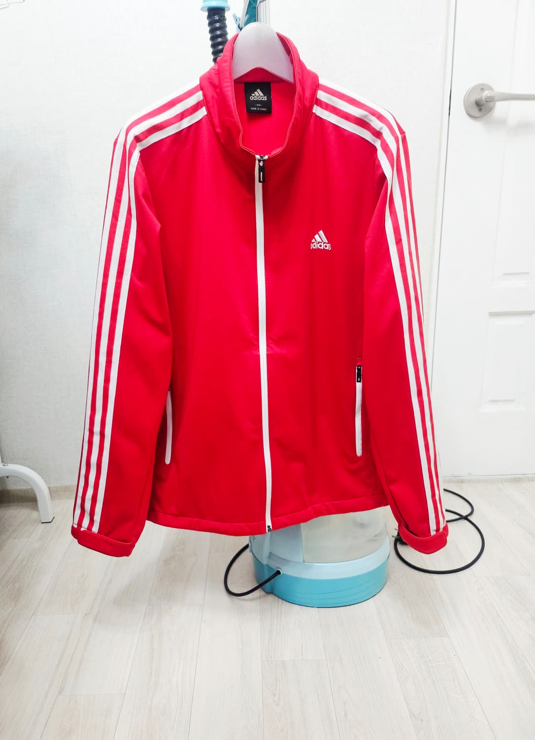 (100)L 아디다스 에센셜 클래식 3S우븐 [빨흰] 트랙탑 바람막이 상품이미지1