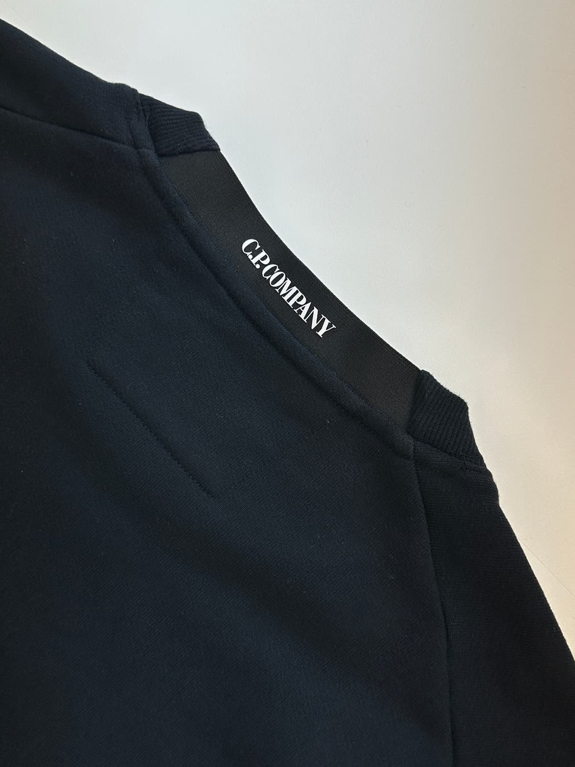 CP컴퍼니 렌즈 맨투맨 XL 상품이미지4