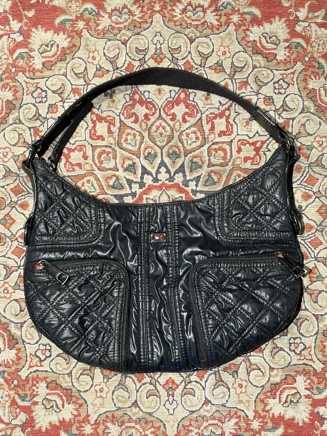 타미힐피거 투 포켓 퀼팅 호보백 상품이미지1