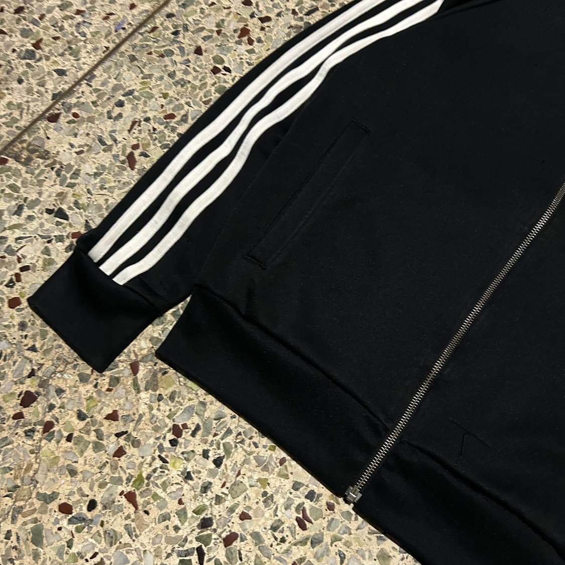 아디다스(ADIDAS) 슈퍼스타 블랙 트랙탑 져지 상품이미지3