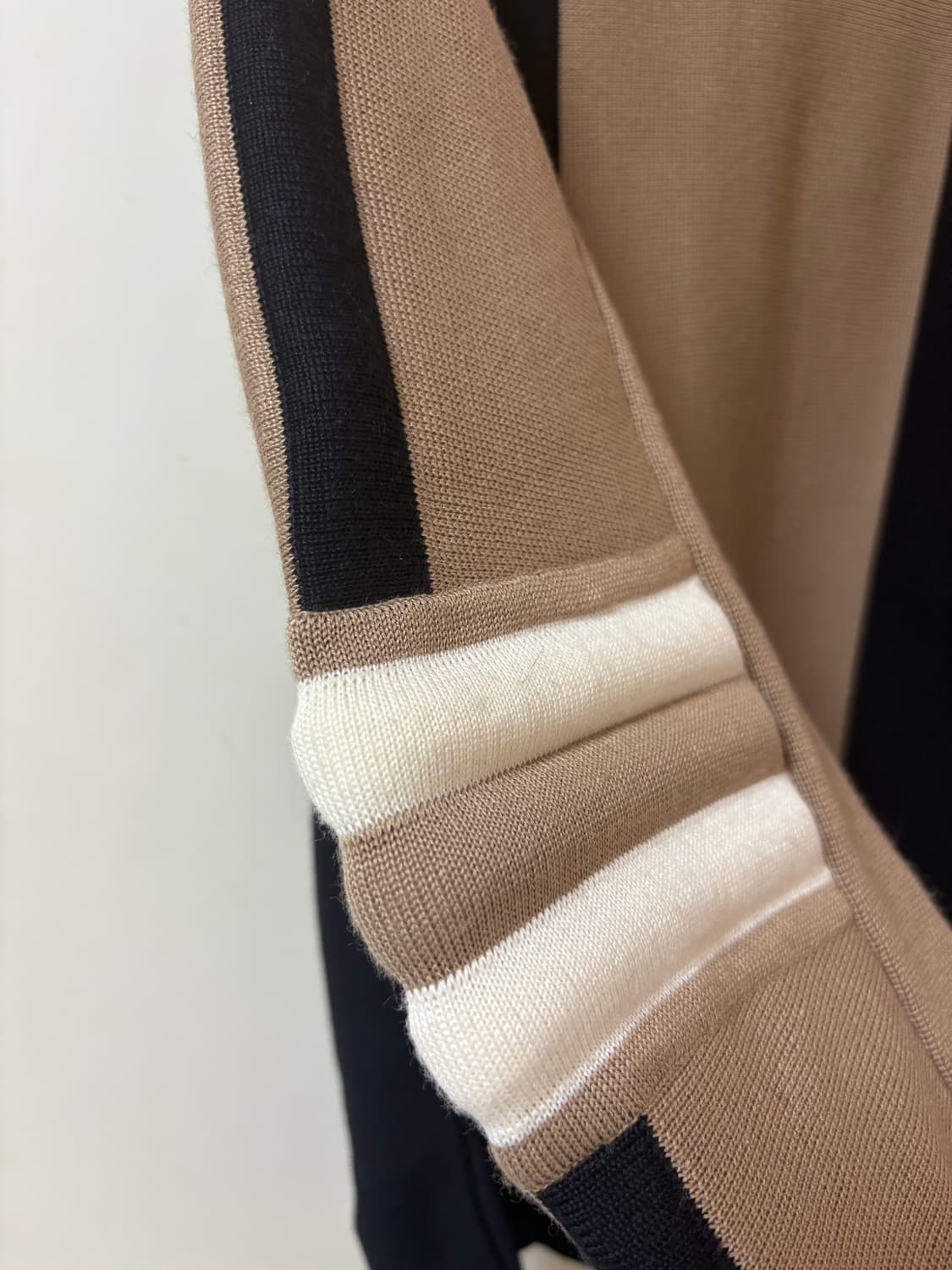 서리얼벗나이스 스웨터 상품이미지2