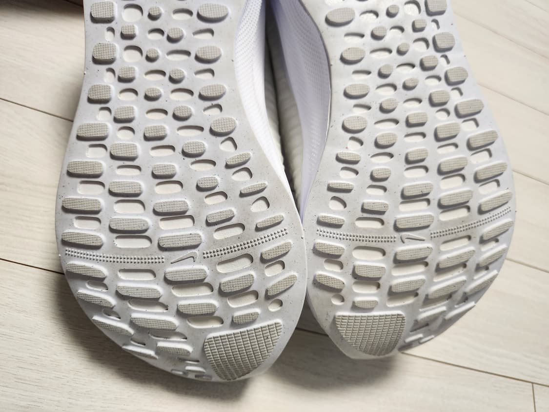 나이키 운동화 인피니티 런 4 DR2665-103 러닝화 사이즈255

 상품이미지8