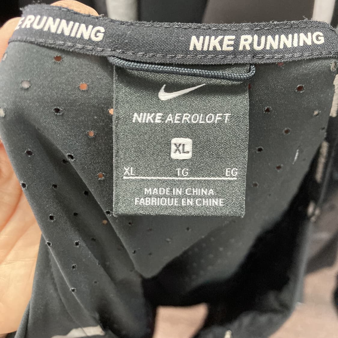 나이키 에어로로프트 블랙 XL 영구제  상품이미지4