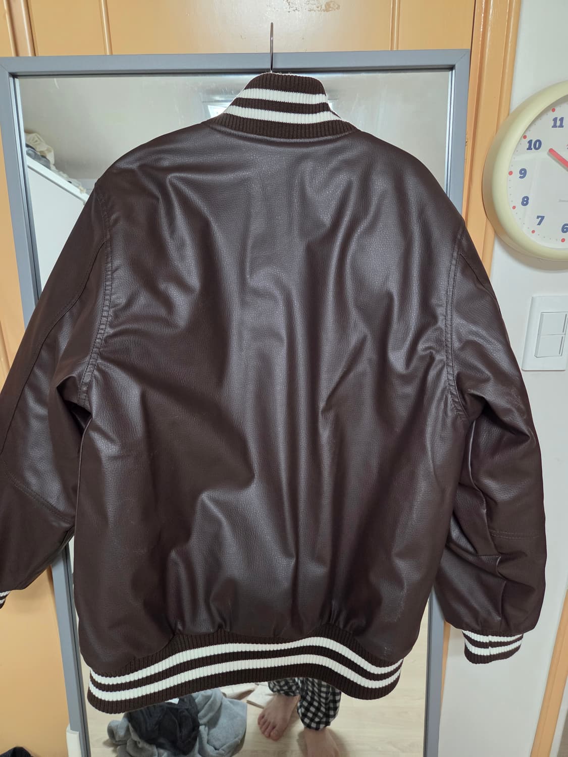 페프스튜디오 레더 바시티 자켓 상품이미지2