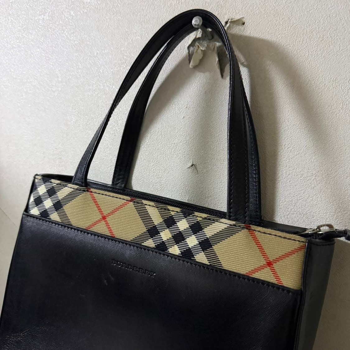 버버리 노바체크 깔끔 가죽 사각 토트백 상품이미지3