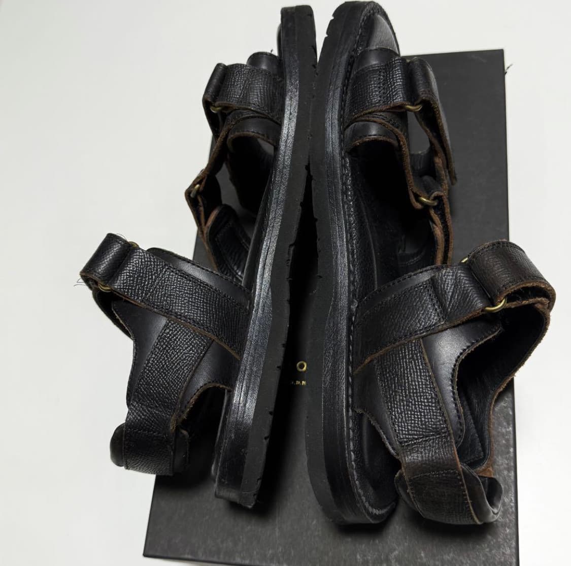 휠 로브 해치그레인 가죽 샌들 상품이미지3