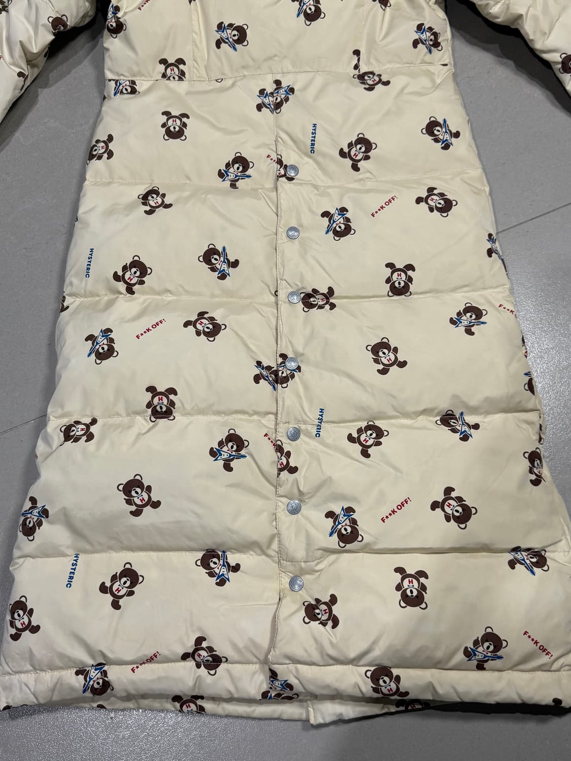 히스테릭 글래머 아카이브 퍽베어 패턴 오프화이트 색상 롱 패딩 자켓 상품이미지6