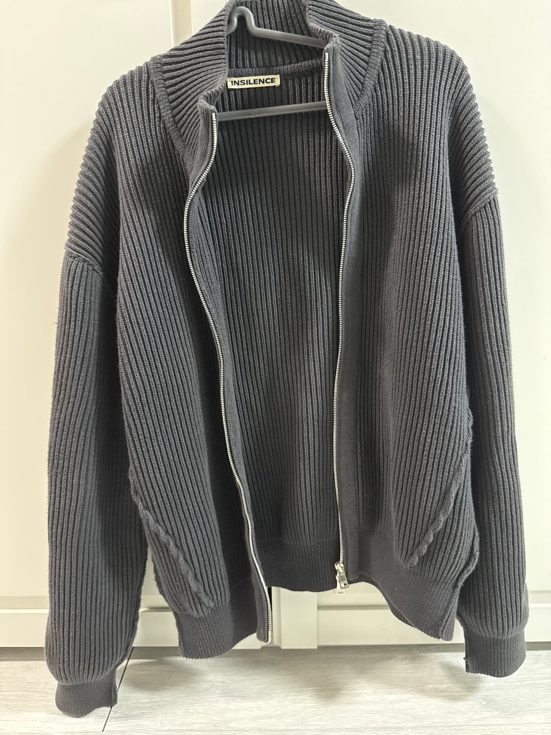 인사일런스 오버핏 니트 집업 CHARCOAL 상품이미지1