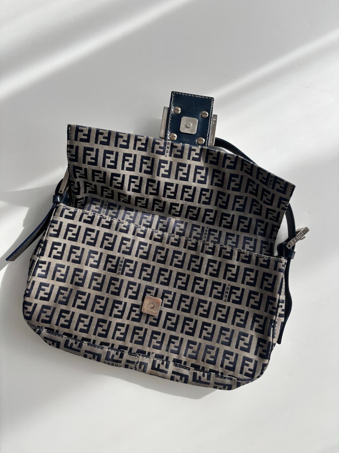 Fendi 펜디 주카패턴 바게트 백 상품이미지8