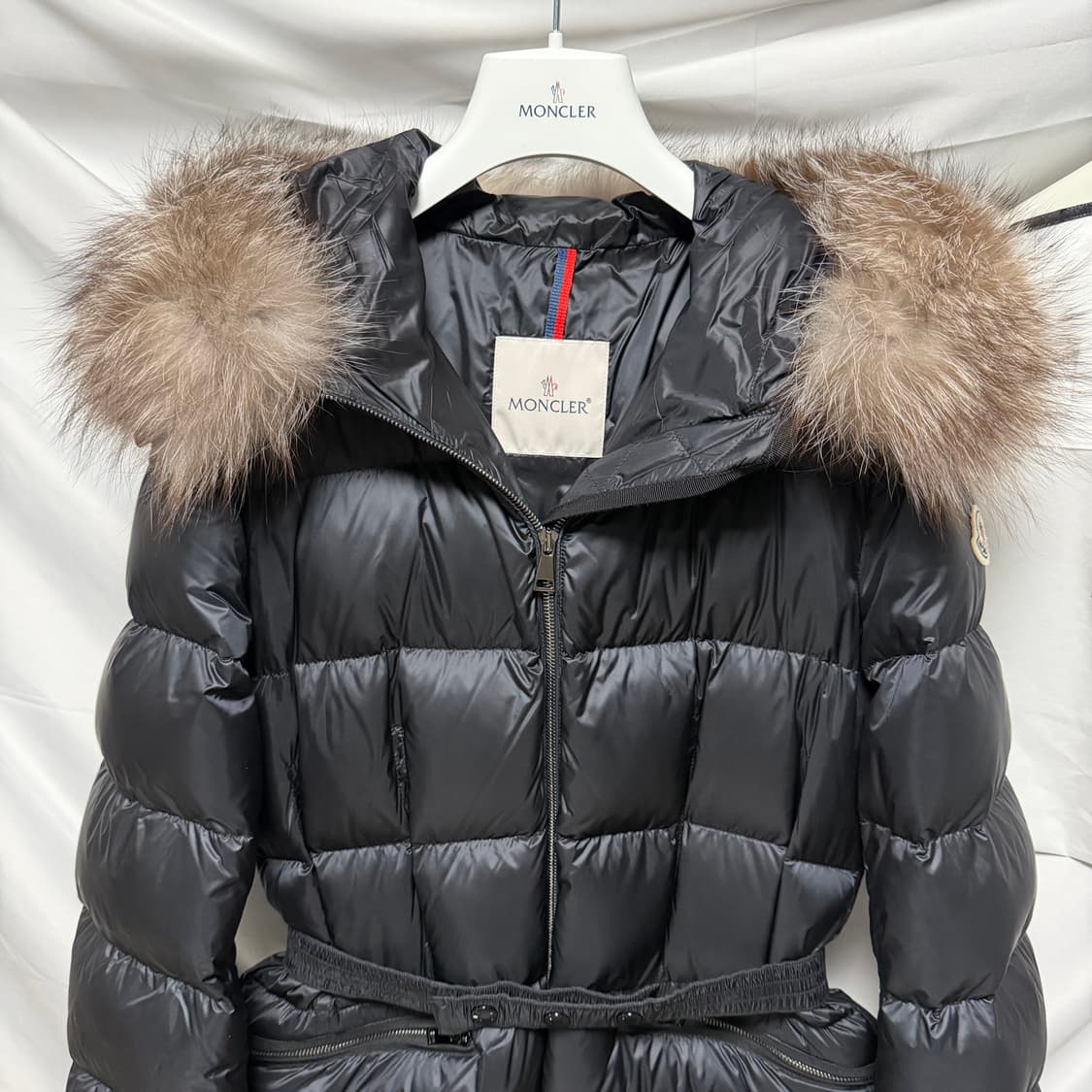 [새상품/풀구성] 몽클레어 보에딕 여성패딩 블랙 폭스퍼 3사이즈 상품이미지3
