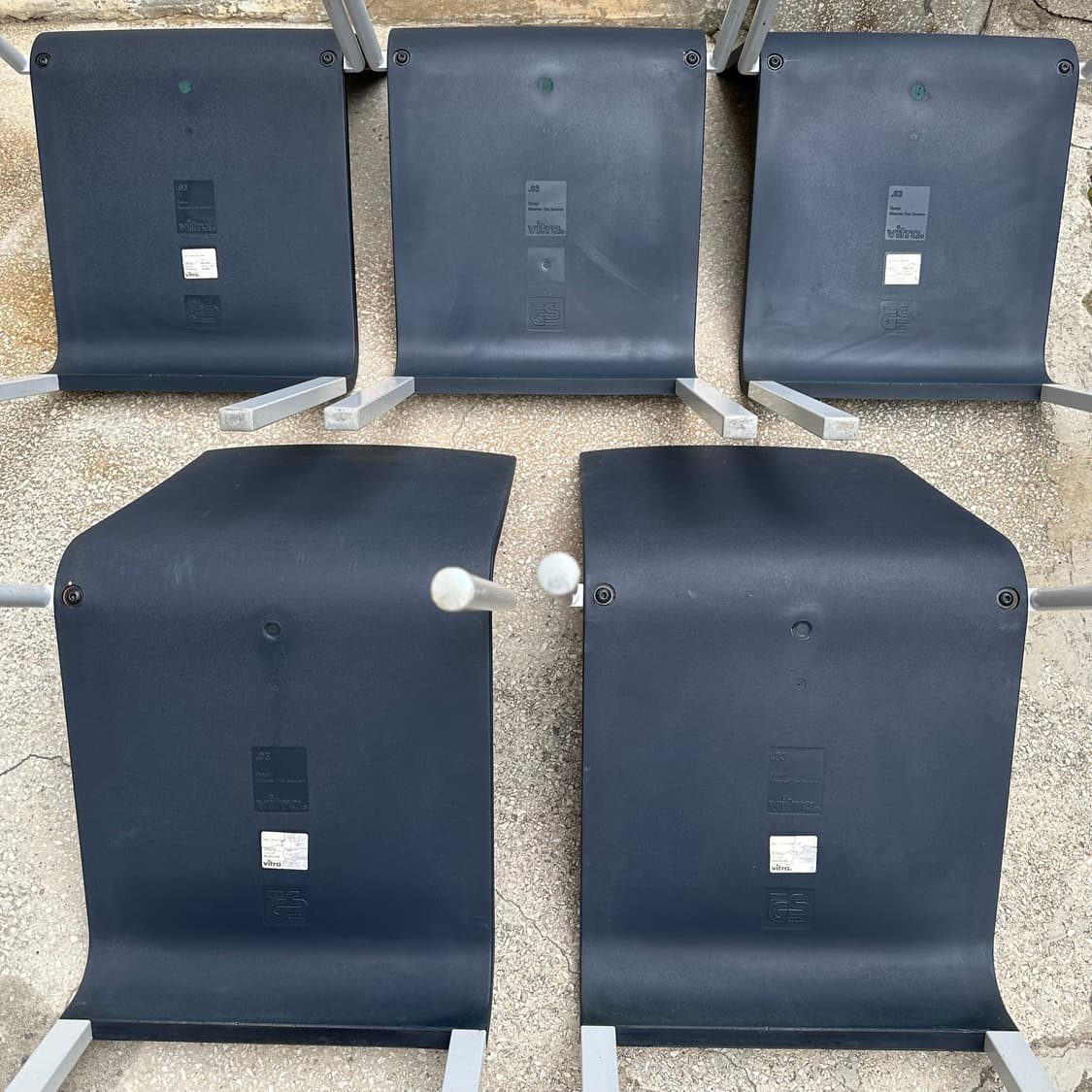비트라 vitra 03 체어 이태리 스택커블 stackable 네이비의자 상품이미지4