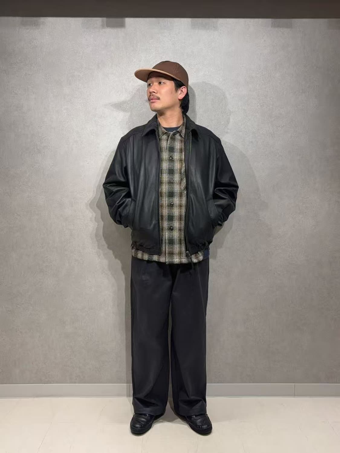 저널스탠다드 x 유니버셜 오버랠 헤리티지라인 원턱와이드팬츠 상품이미지9