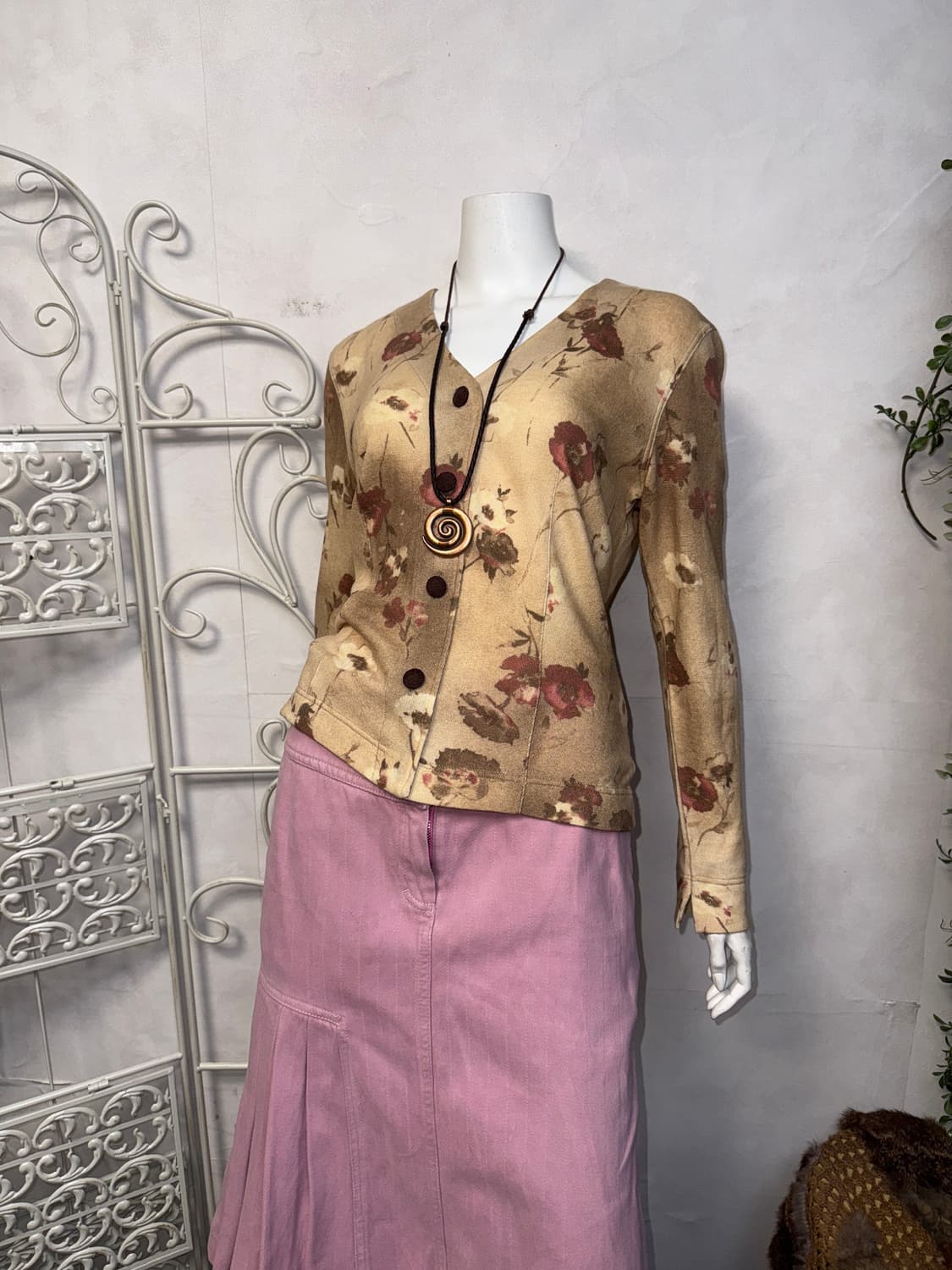 Beige tie dye vintage flower button knit 상품이미지1