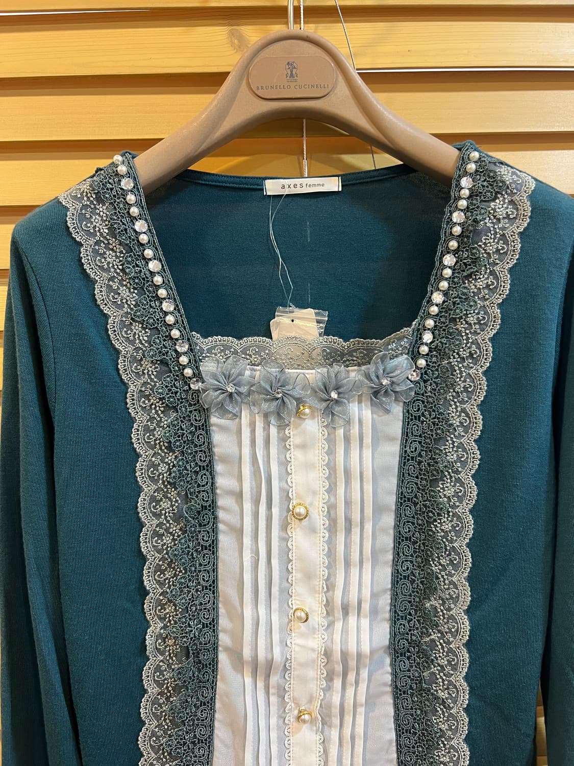 엑시즈팜 AXES femme 여성 그린 진주버튼블라우스 상품이미지1