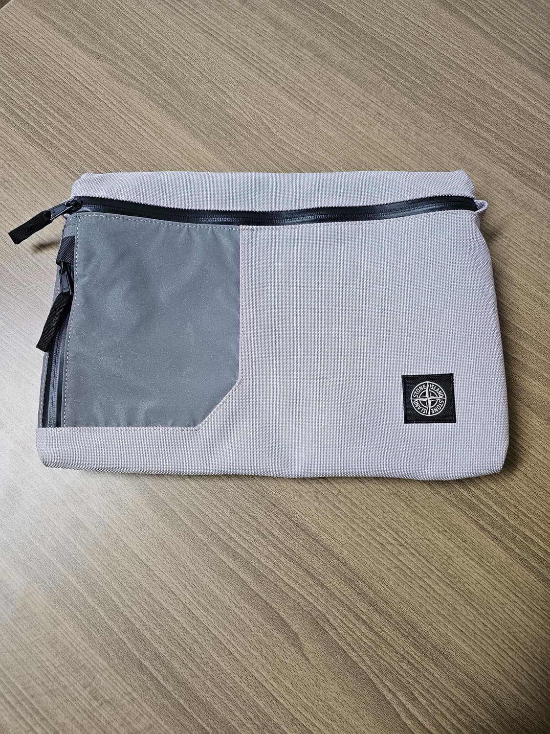 스톤아일랜드 리플렉티브 클러치 상품이미지1