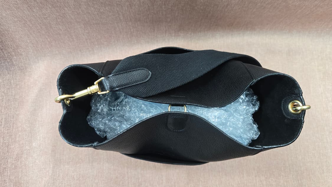 셀린느 정품 소프트 그레인드 카프스킨 상글 스몰 버킷백 블랙 상품이미지6