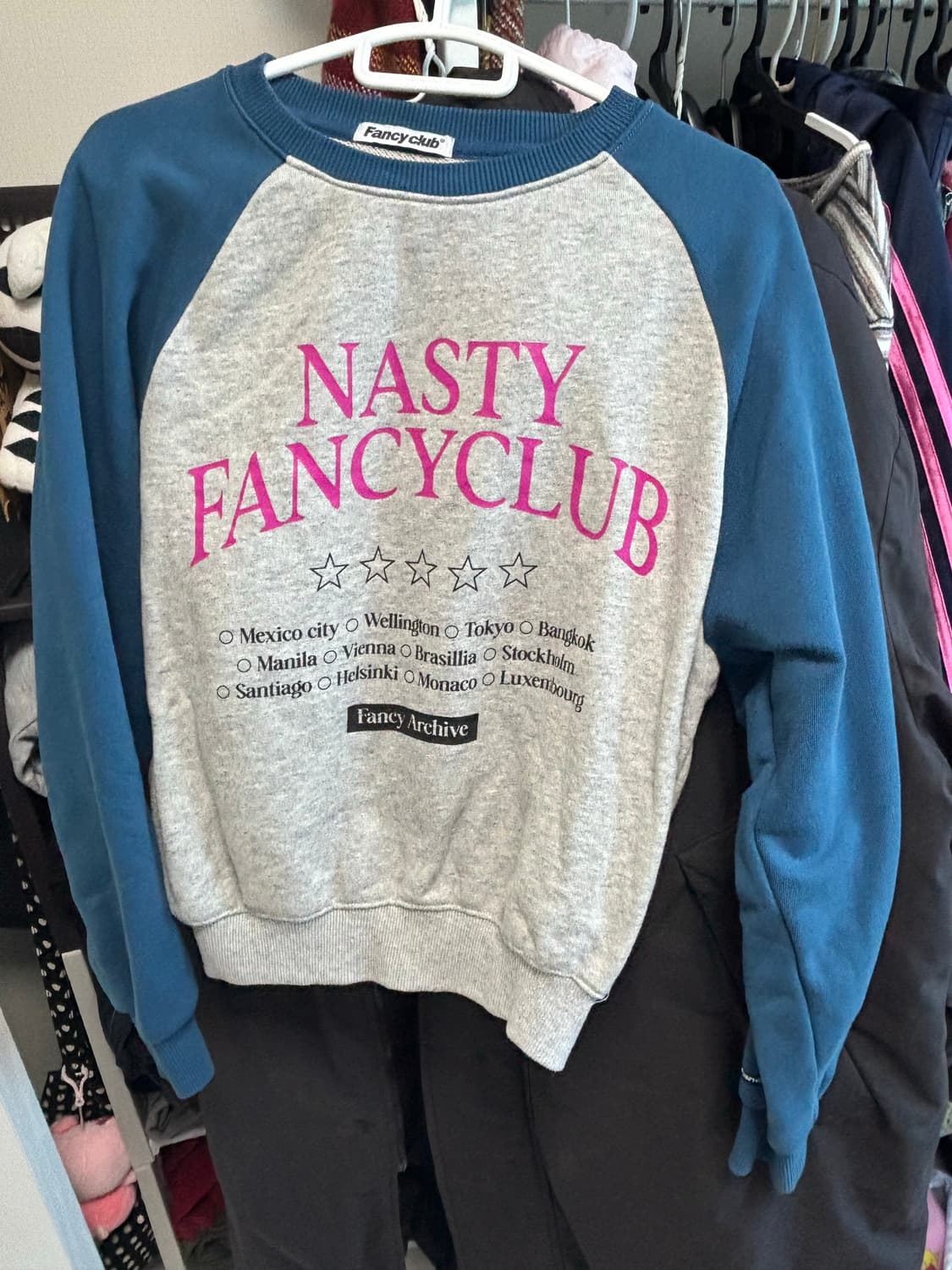 네스티팬시클럽 팬시클럽 맨투맨 상품이미지1