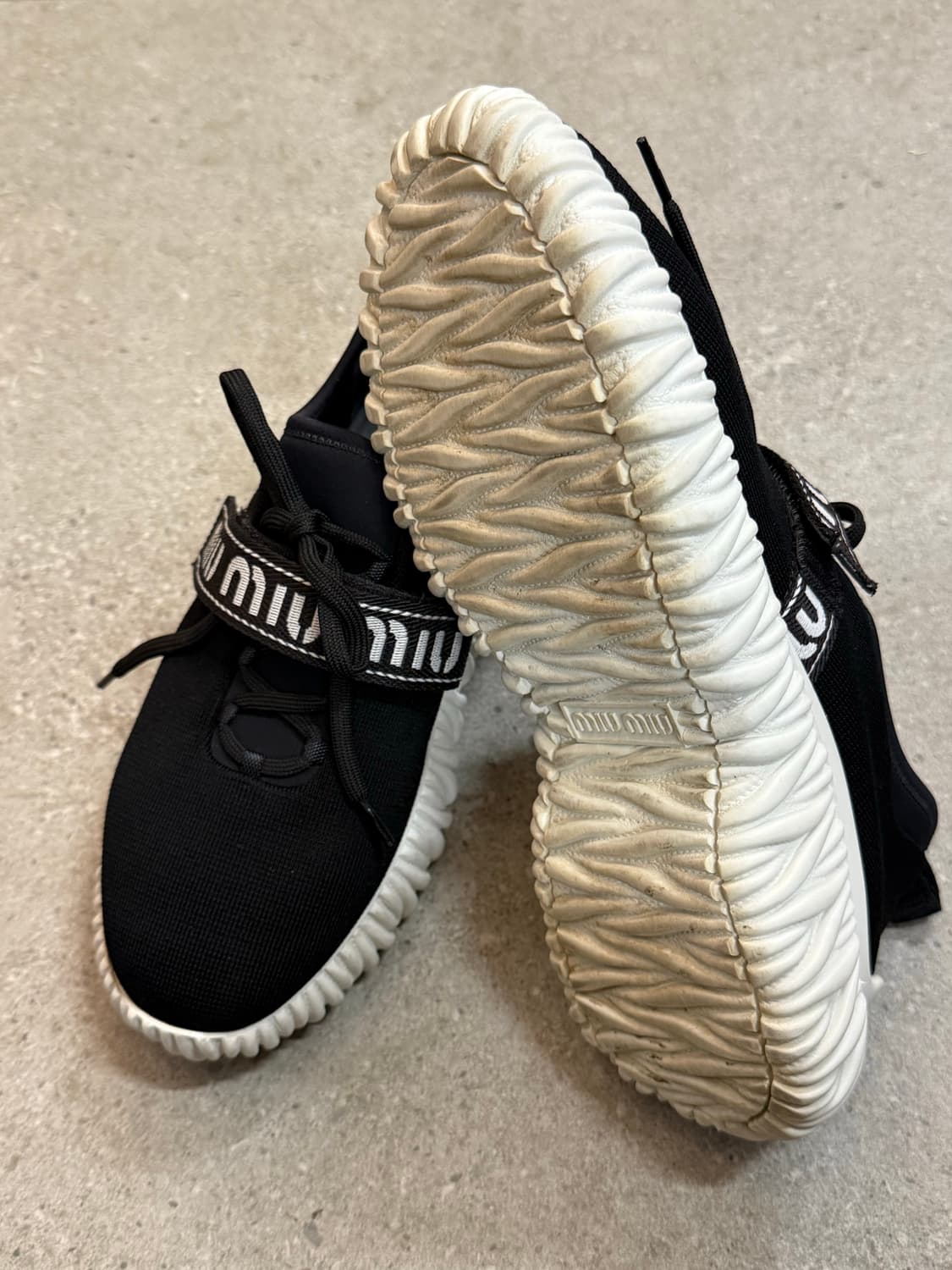 미우미우 로고 테이프 스트레치 스니커즈 38 상품이미지9