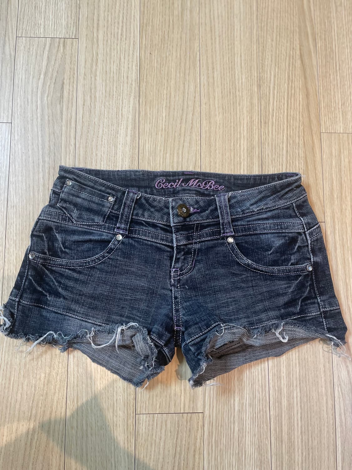 Cecil McBee 세실맥비 퍼플&실버 데님 핫팬츠 상품이미지2