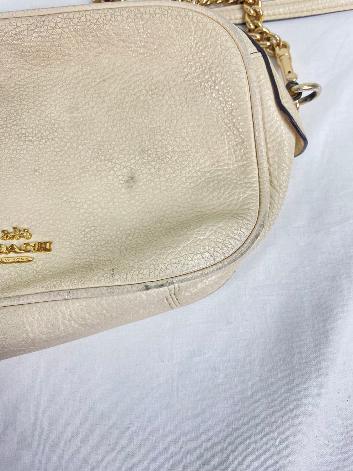 코치 레더 아이보리 체인 크로스백 <85> 상품이미지3