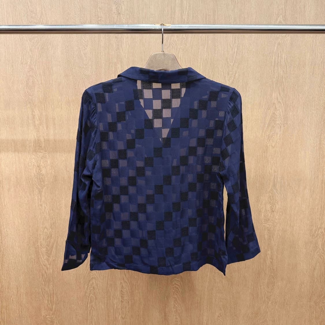 에르노 시스루 체크 패턴 오픈카라 셔츠 입체 텍스처 버튼 디테일 네이비 상품이미지3