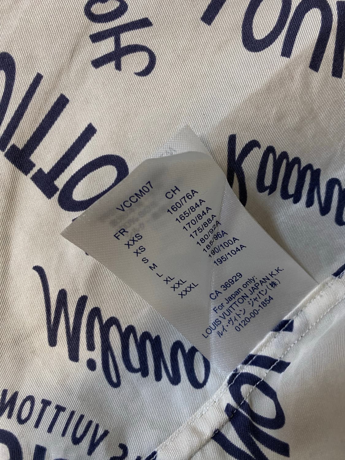 루이비통 시티 로고 프린트 실크셔츠 ㅡ 100~105 상품이미지6