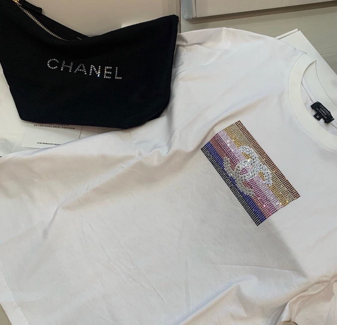 샤넬뷰티 리미티드 스와로브스키 
로고 티셔츠 + 파우치 세트 기프트팩 상품이미지4