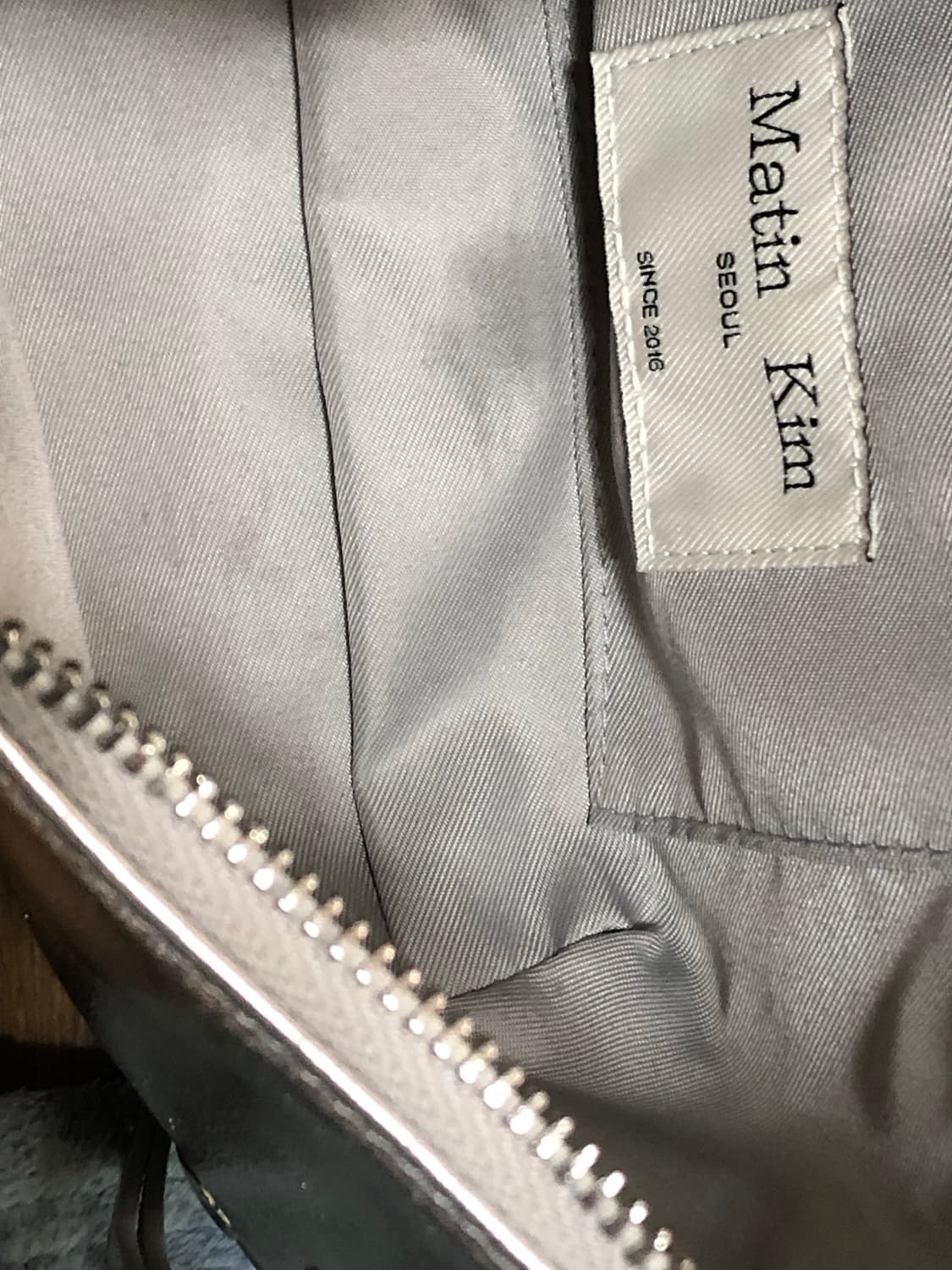 마뗑킴 stud leather shoulder bag in silver 상품이미지10