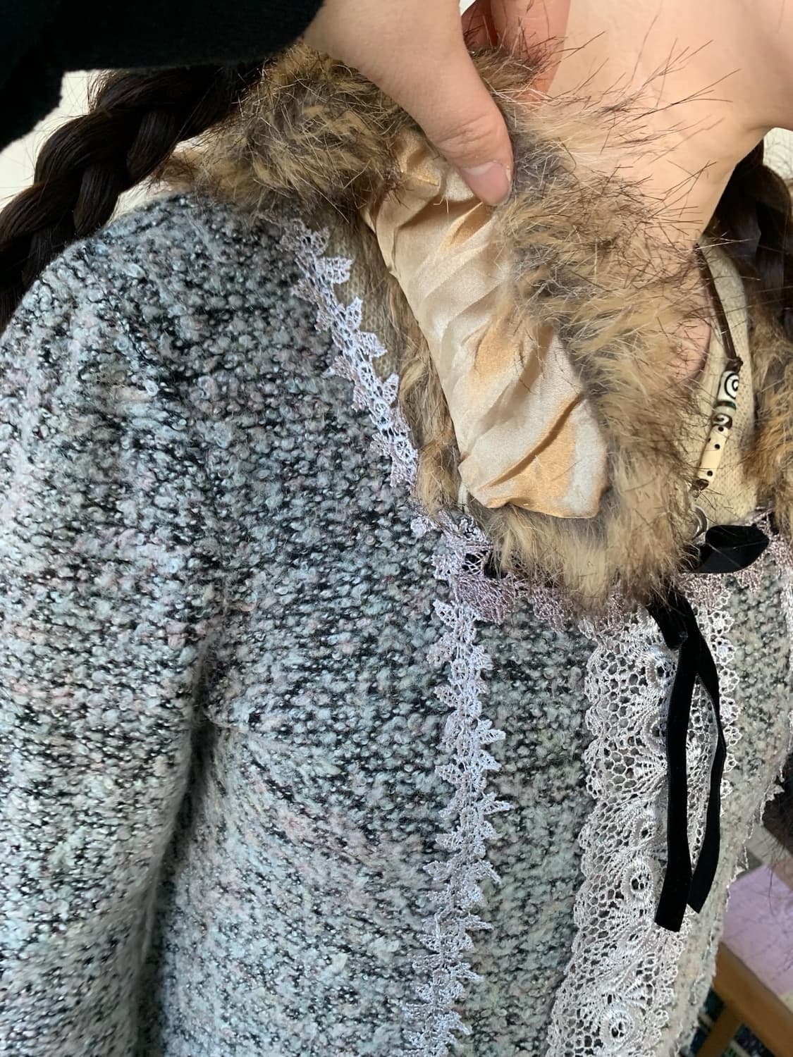 axes femme, fur blouse 상품이미지5