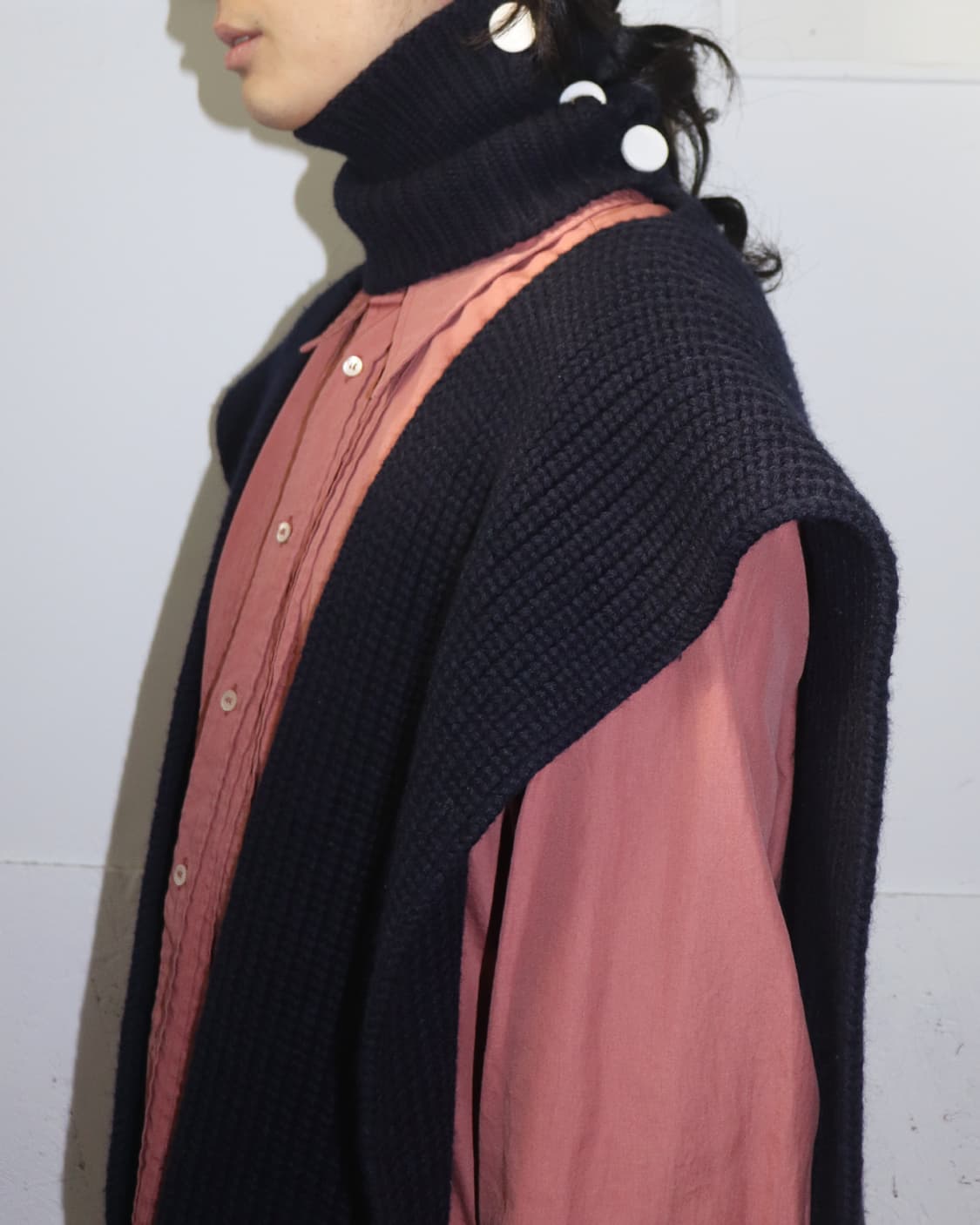 라프 시몬스 화이트 버튼 니트 케이프 상품이미지4