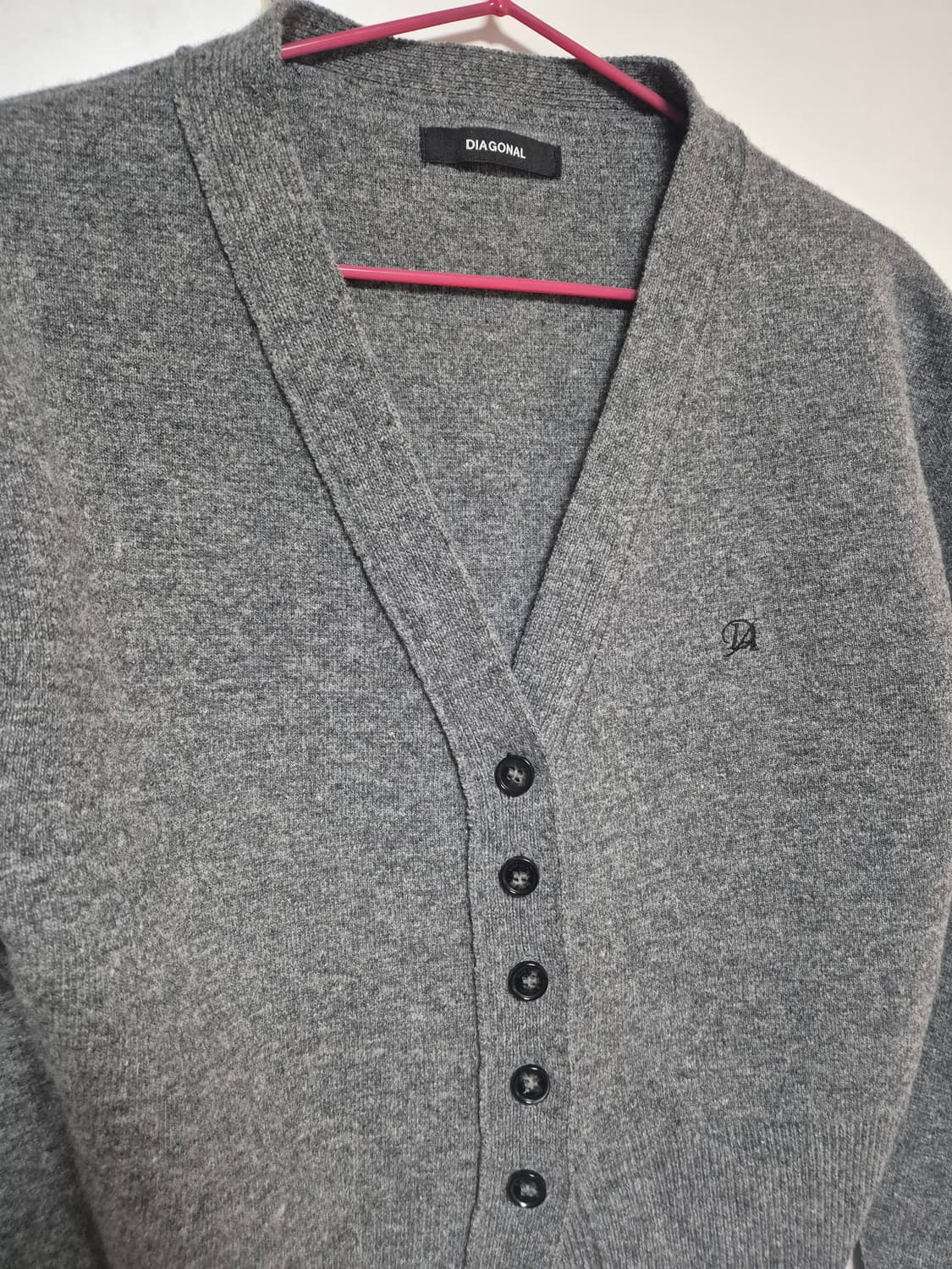 다이애그널 라운드 실루엣 울 가디건 차콜 그레이 상품이미지3